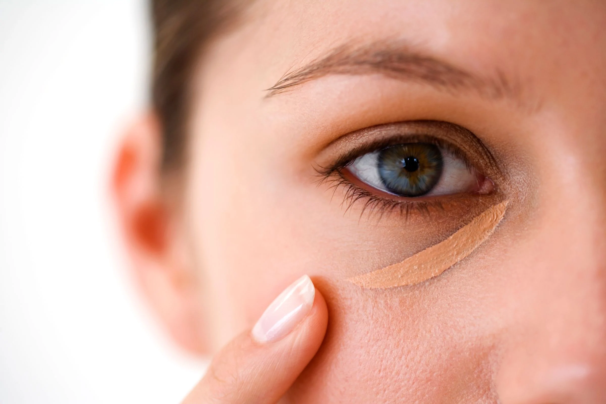 Cover Photo 100 Pure How To Stop Your Under Eye Concealer From Creasing 100% Pure Singapore